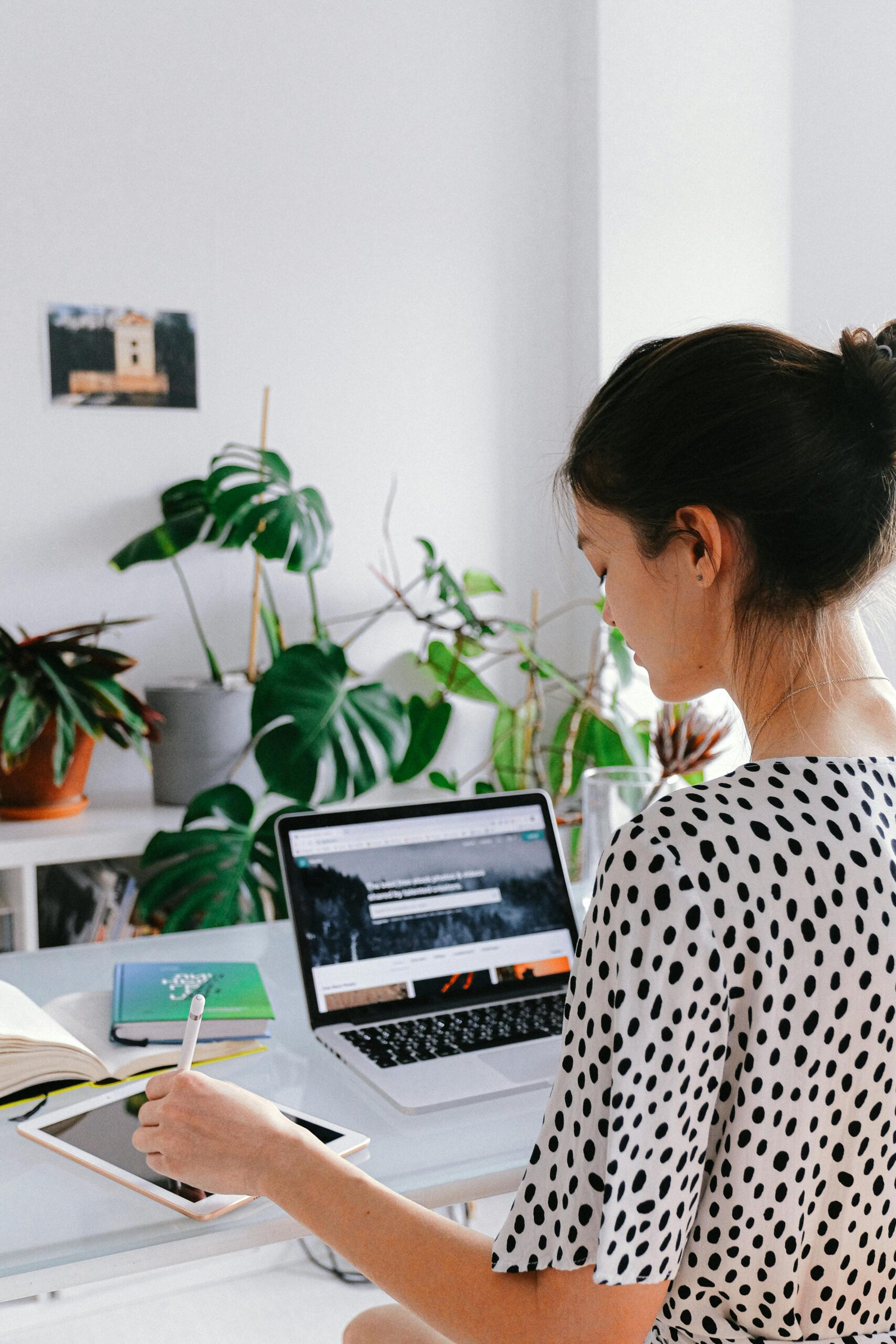 Beginner freelancer learning from challenges while building an online freelance career from home